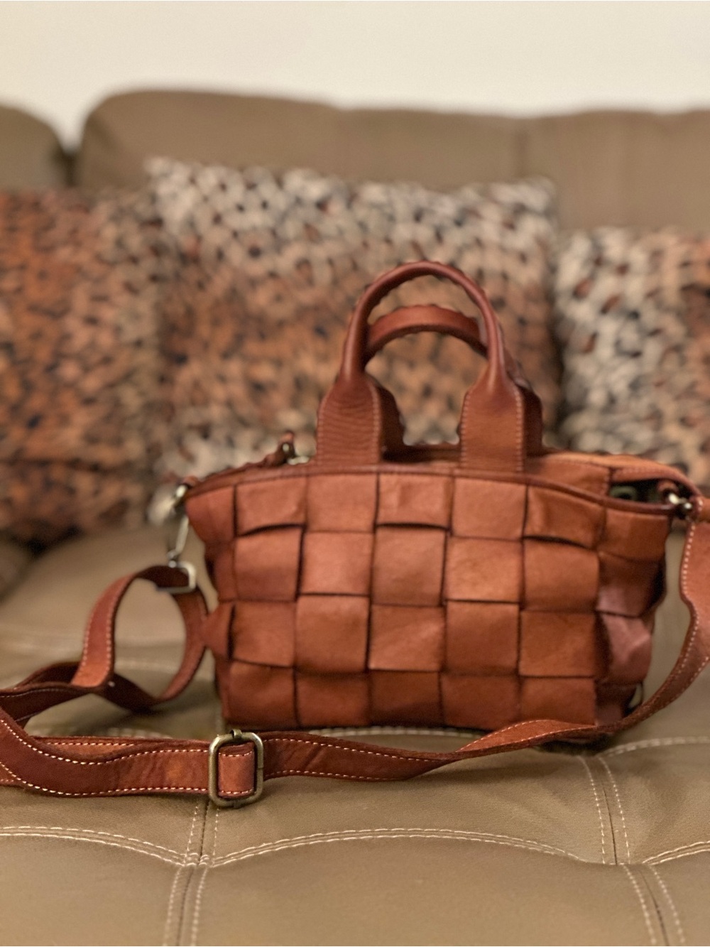 Vera Pelle Woven Leather Crossbody Bag in Cognac Brown